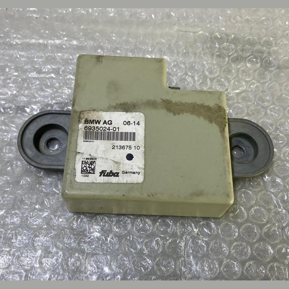 OEM BMW X5 E70 Radio Antenna Amplifier Control Module Unit 6935024