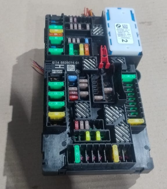 BMW F98 F97 X4 X3 G01  M BODY FUSE BOX CONTROL MODULE OEM  6828074