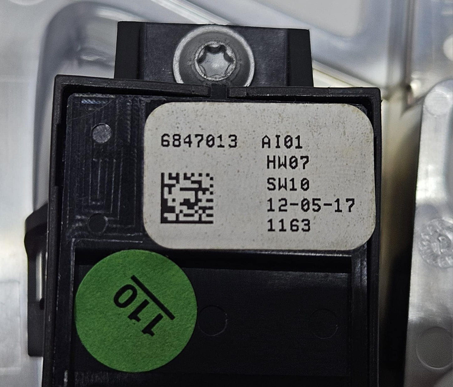 6847013-2017-2018 BMW M760Li xDrive G11 G12 Parking Brake Switch OEM
