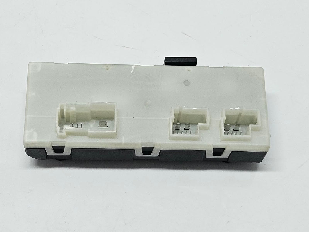 7448871-2015-2019 BMW 750i G12 B58 RHD Tailgate Control Module OEM