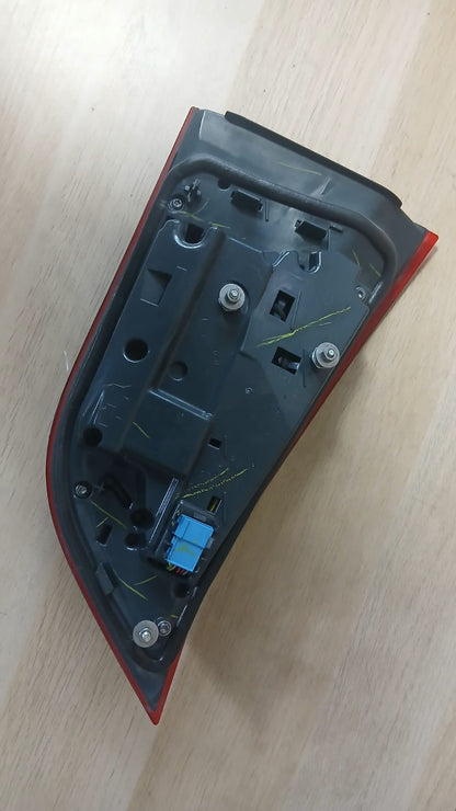 BMW X5 F15 F85 Rear Right Inner Tail Light LED OEM Genuine Replacement 7301272