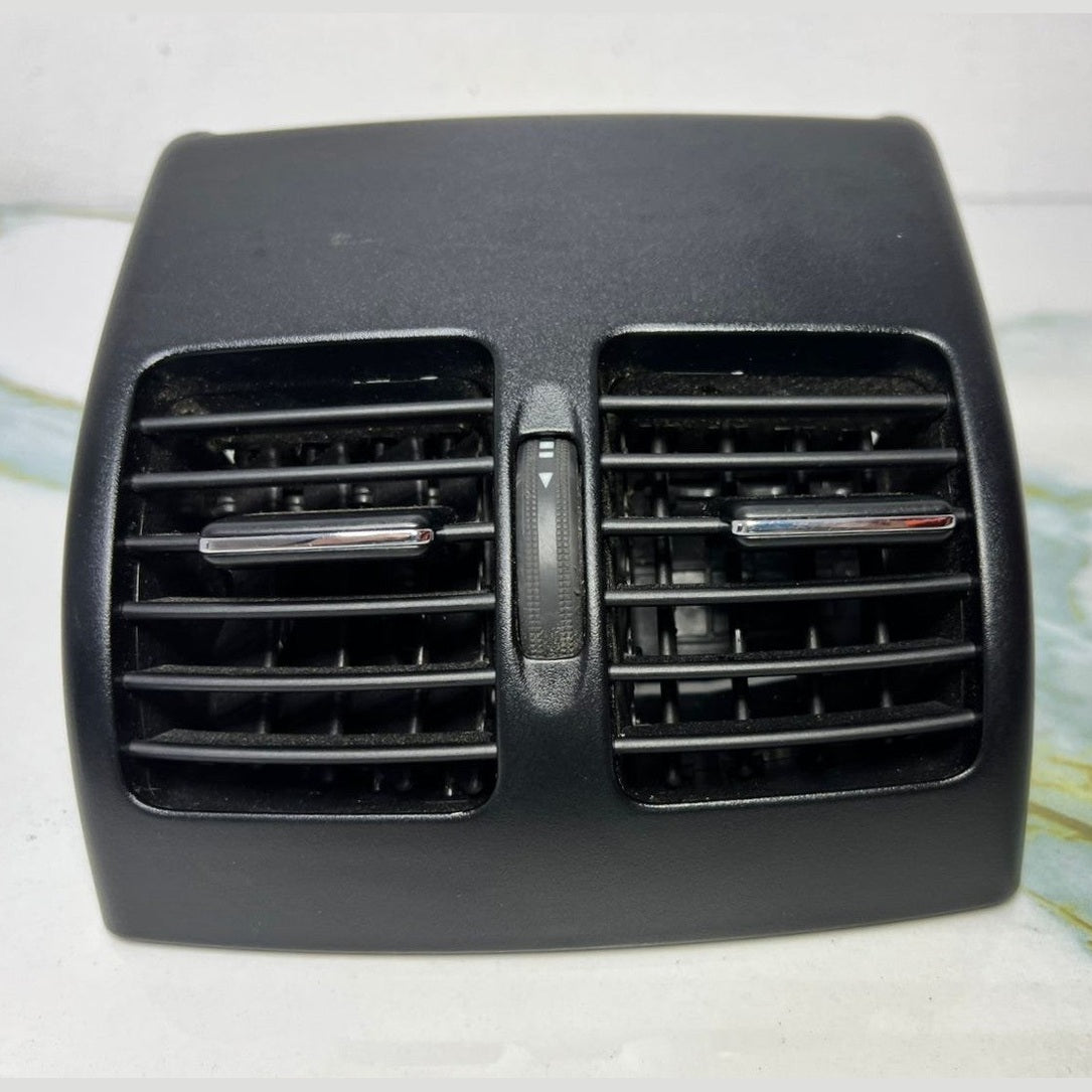 2008-2012 Mercedes-Benz W204 C-Class Centre Console Air Vent A204 8300954 OEM