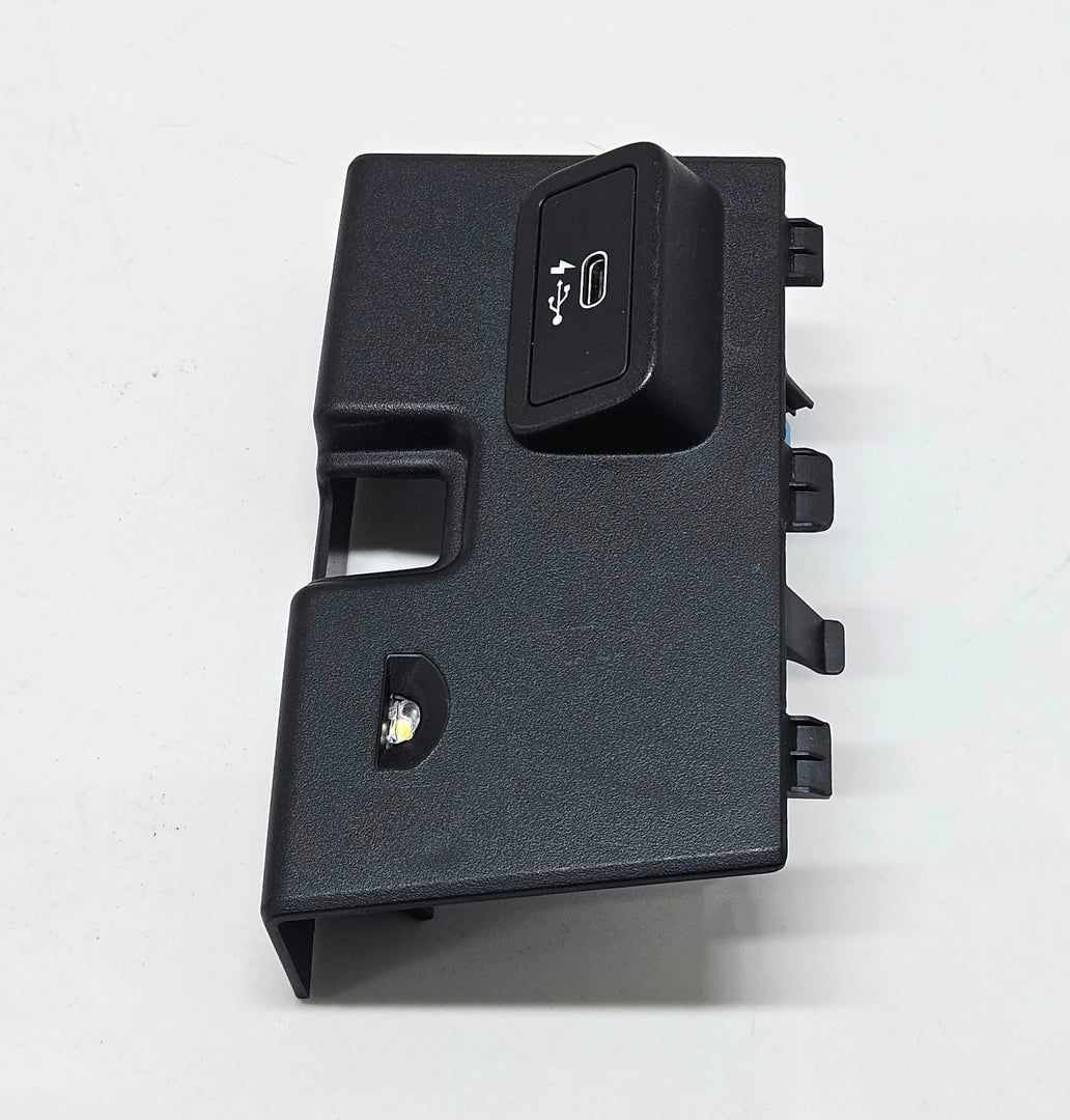 6807232-2019-2024 BMW 330i G26 C Type USB Port With Trim OEM