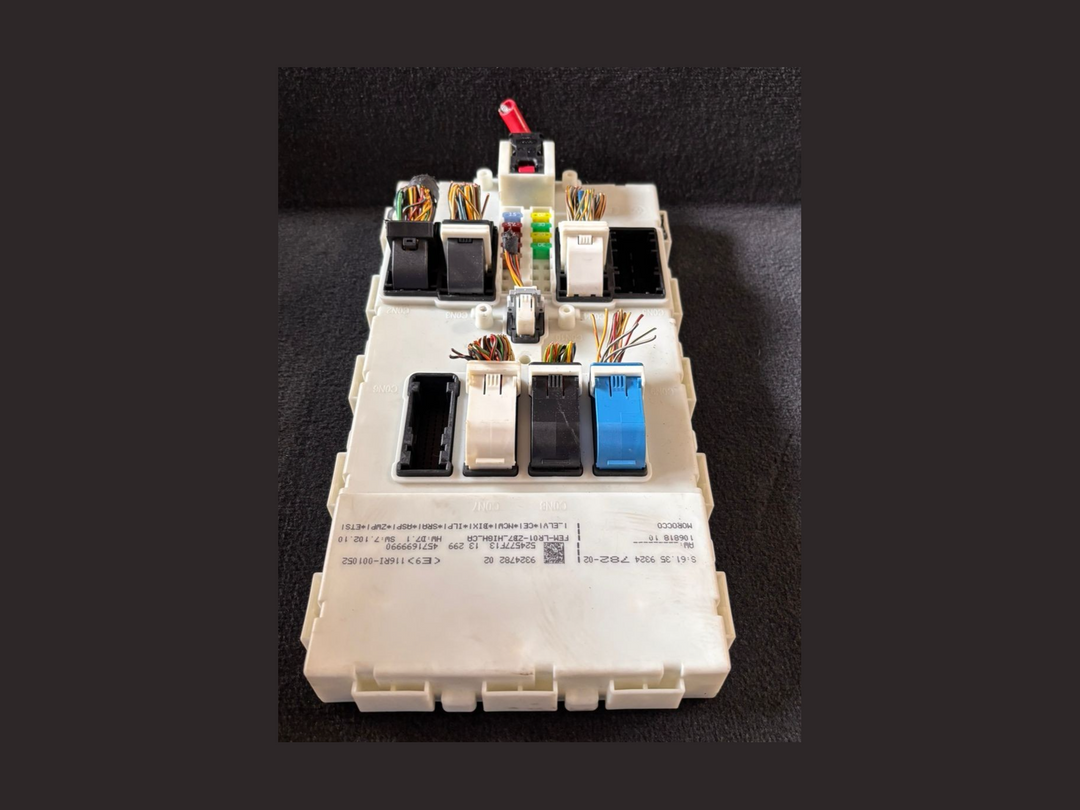 BMW 3 SERIES F30 F31 F10 320i N20 B20B COMPLETE ECU FEM WITH KEY - 8617551