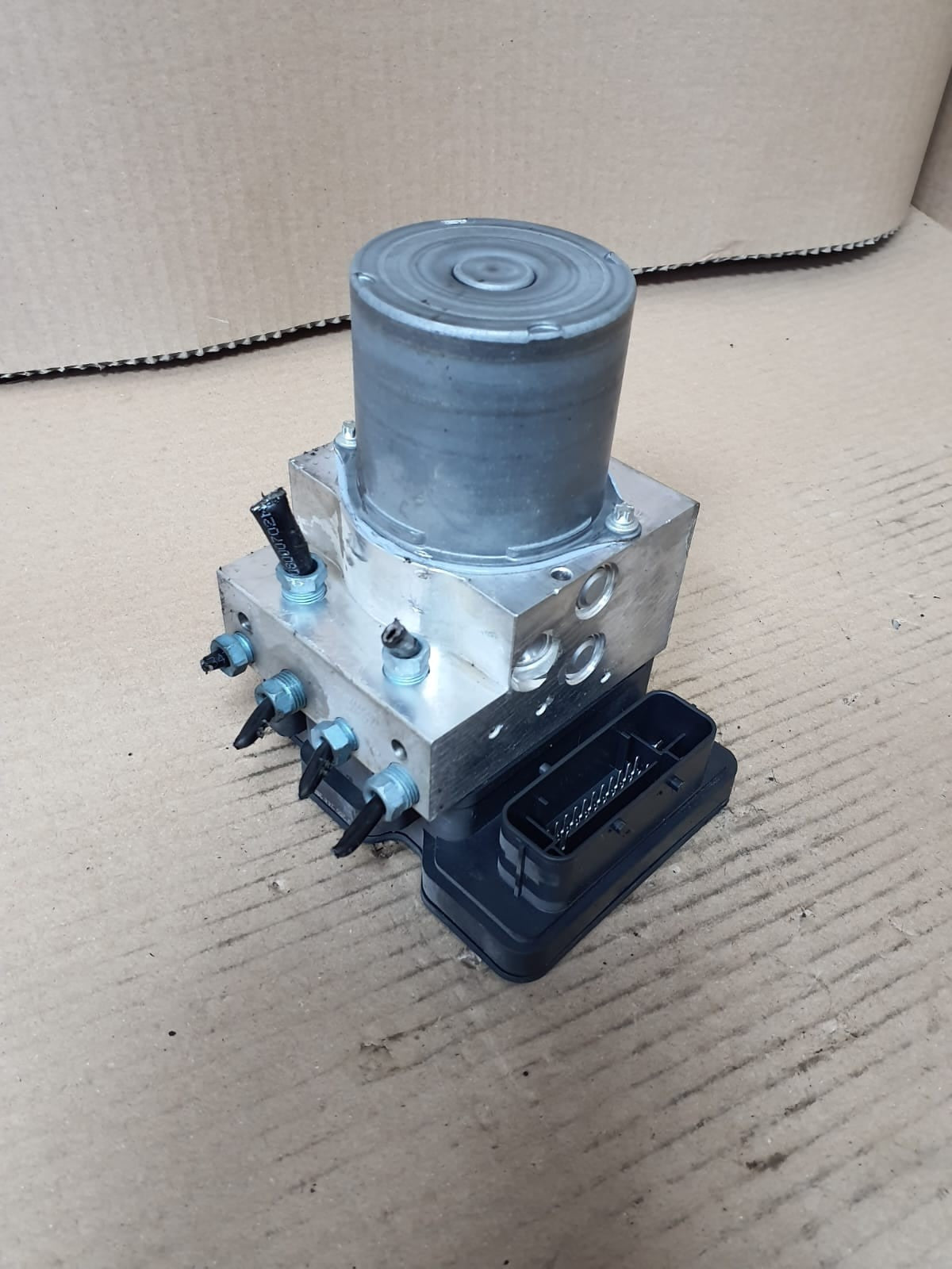 2011-2016 BMW F10 F11 5 Series 528i ABS Pump DSC Hydraulic Control Unit 6868329