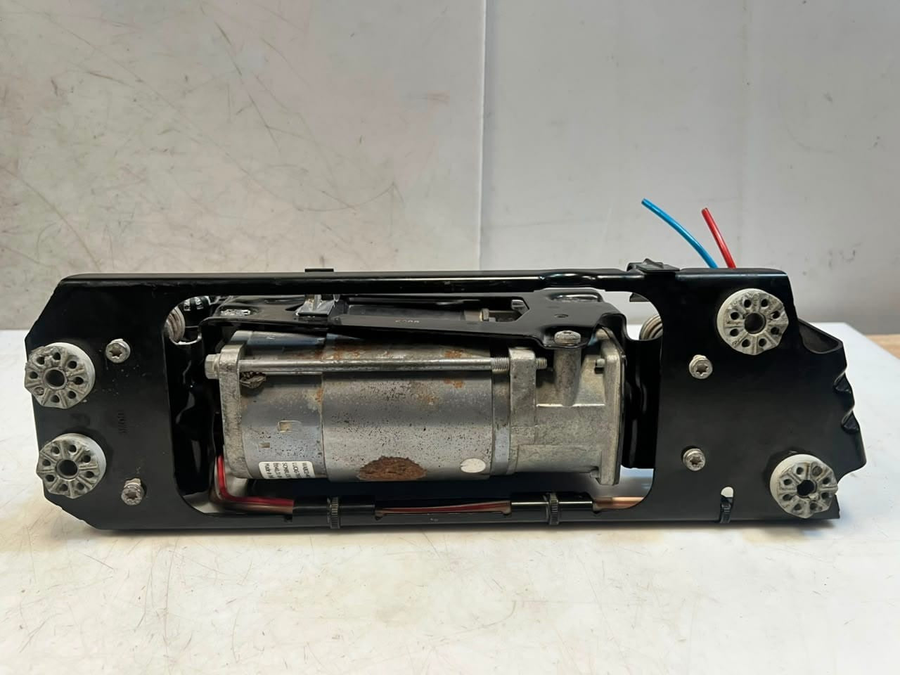 2010-2015 BMW 5' F01 F02 F10 F11 750Li Air Suspension Compressor 6794465 OEM