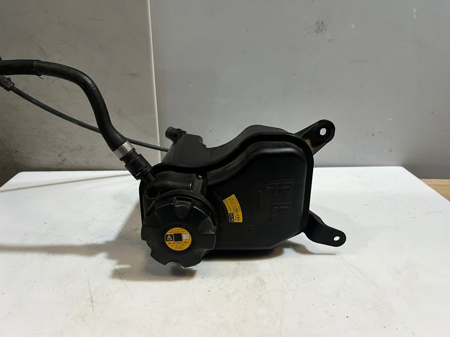 2006-2013 BMW E90 E91 E92 E93 E82 E84 335 330 Coolant Expansion Tank 7607482 OEM