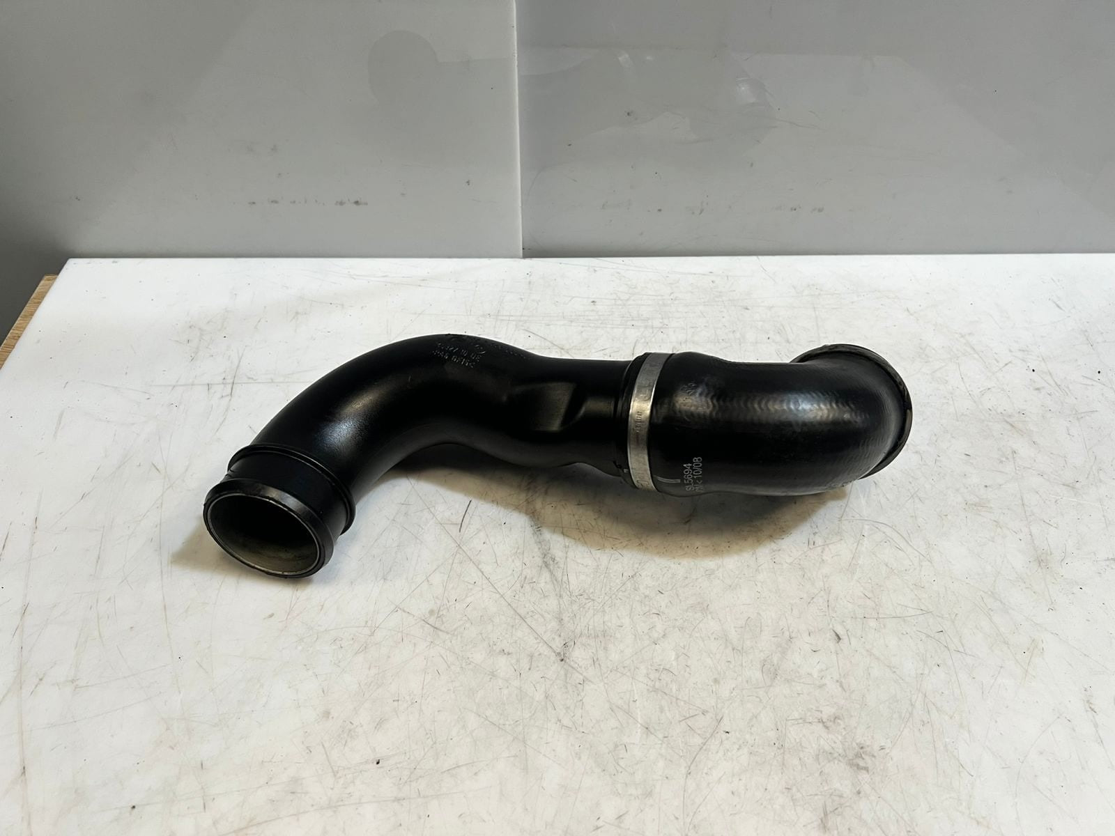 BMW E90 E91 E92 1' 3' 135i 335I Intercooler Charge Air Hose Front Left 7556553