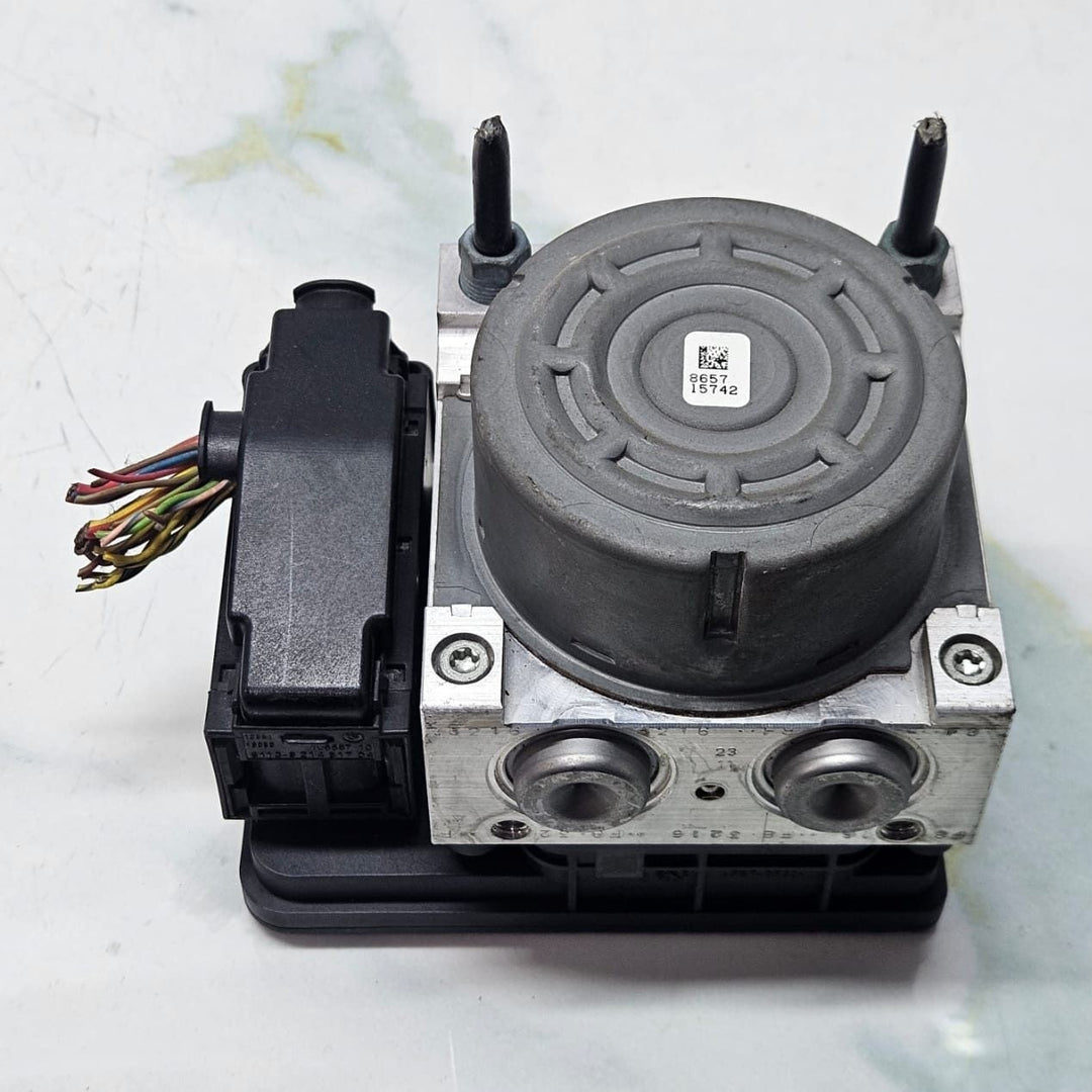 2014-2015 BMW 320i Anti Lock Brake Pump Module 6869726