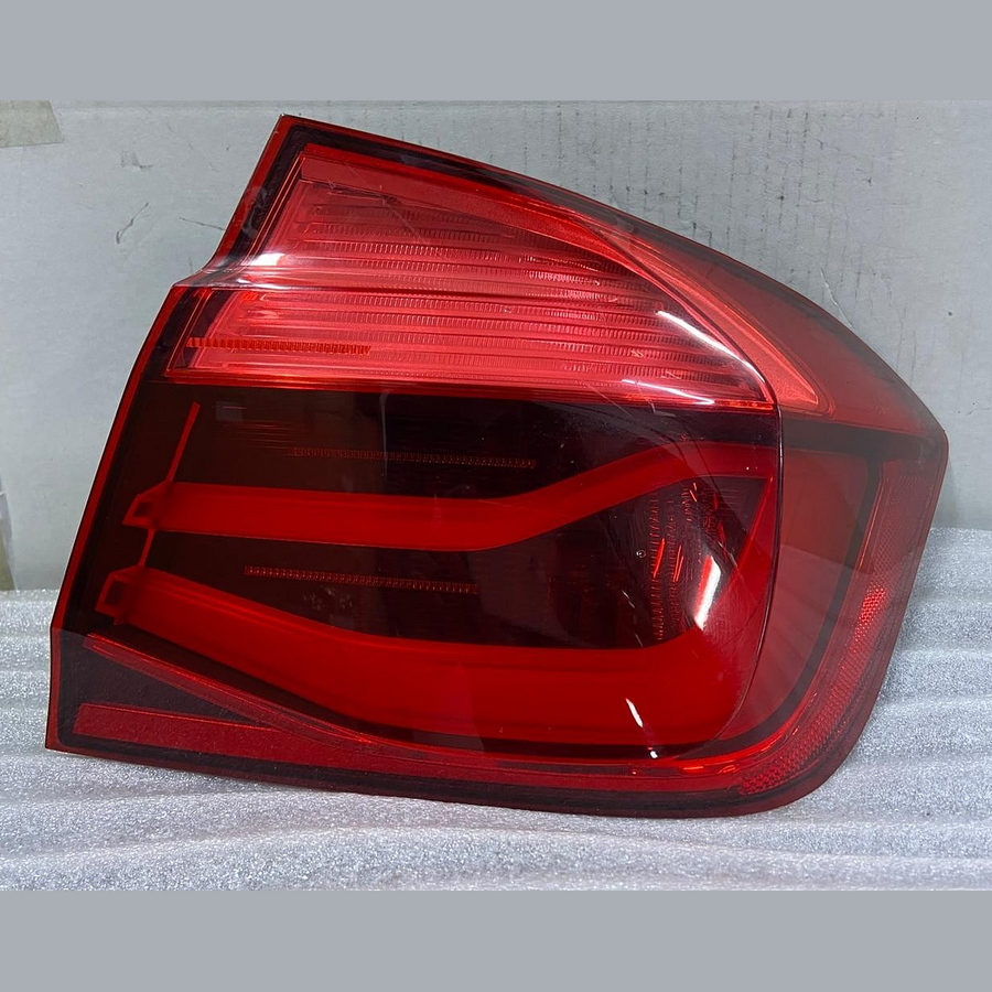 OEM BMW 3 SERIES F30 F80 LCI REAR TAIL LIGHT ON BODY RIGHT SIDE 7369118