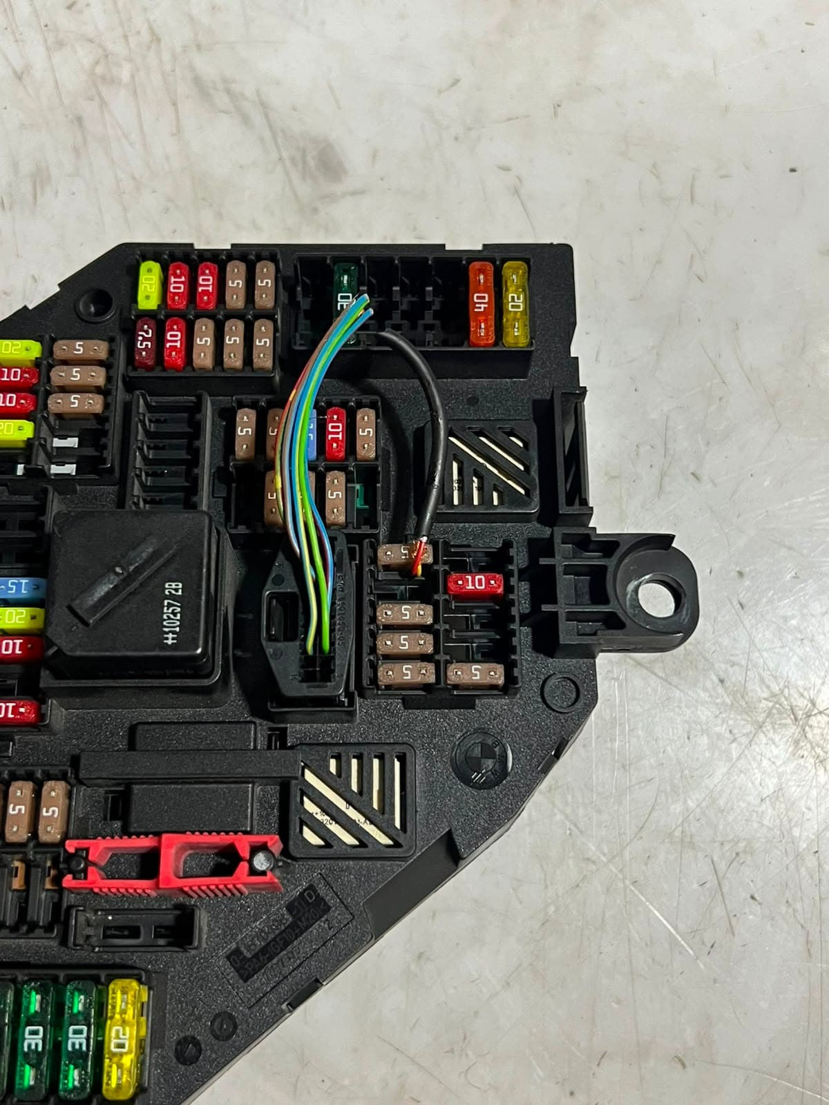 2011-2016 BMW 5' 550i F07 F10 F11 F18 F12 F13 F01 Fuse Relay Box 9210857 OEM