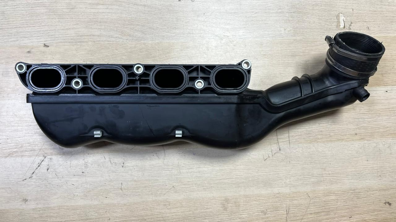 2012-2016 BMW M5 4.4L - LEFT Intake Manifold 7843275