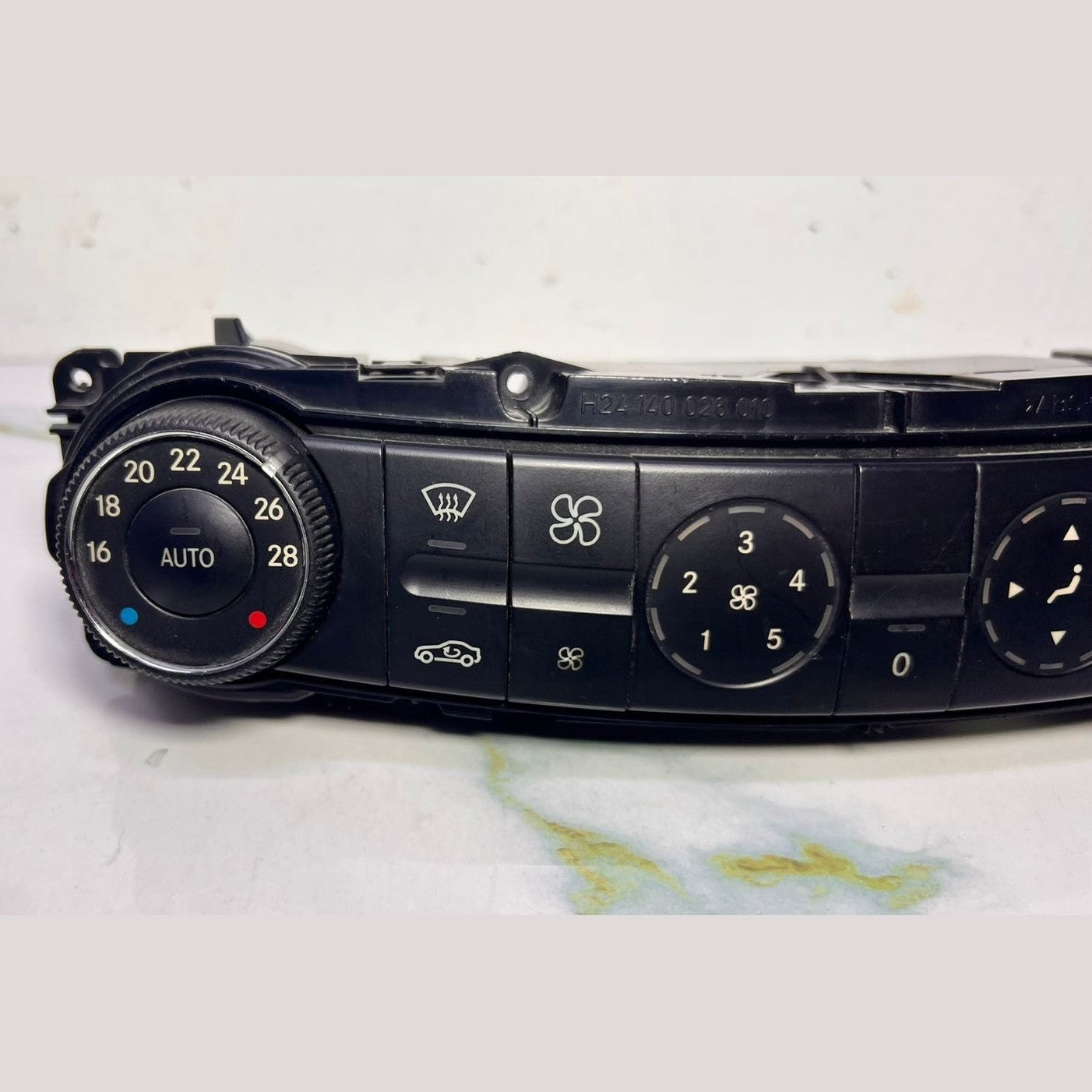 Mercedes-Benz Heater Control Panel 211 830 0190 E-Class W211 