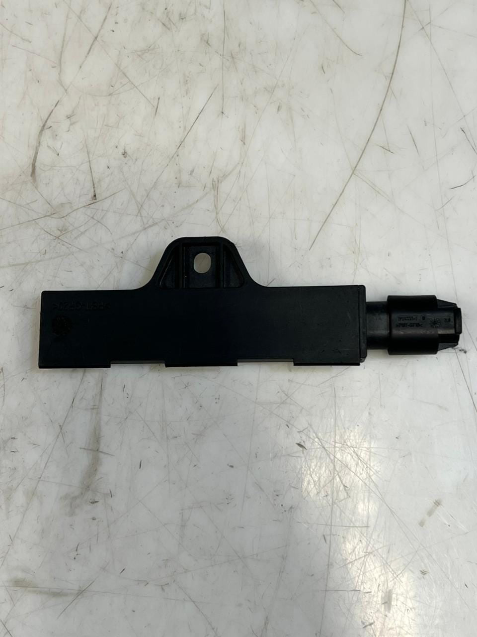 BMW F20, F21, F22, F30, F31, F35, F52, F87 Keyless Entry Antenna Module 9220831