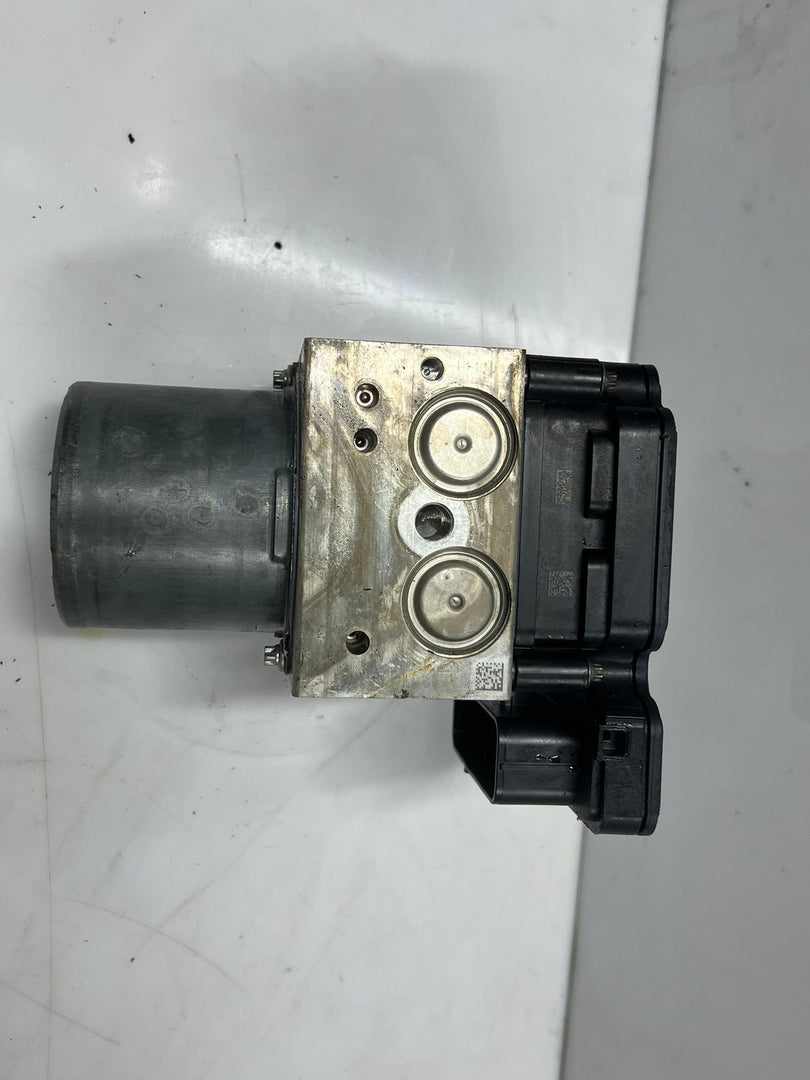 2016 BMW 528i 5 Series F10 and 6 Series F12 L6 DXC9 Abs Pump 6876908 OEM