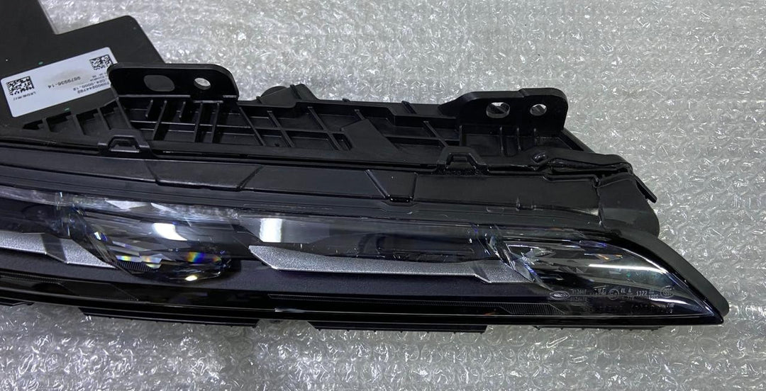 OEM BMW 7 Series G70 Headlight Upper LED Front 9879936 Right Side Used 15-20 km