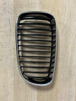 Load image into Gallery viewer, 2007 BMW 1 SERIES E82 E87 E88 Grille With Chrome Frame Kidney Left 7166439 Used