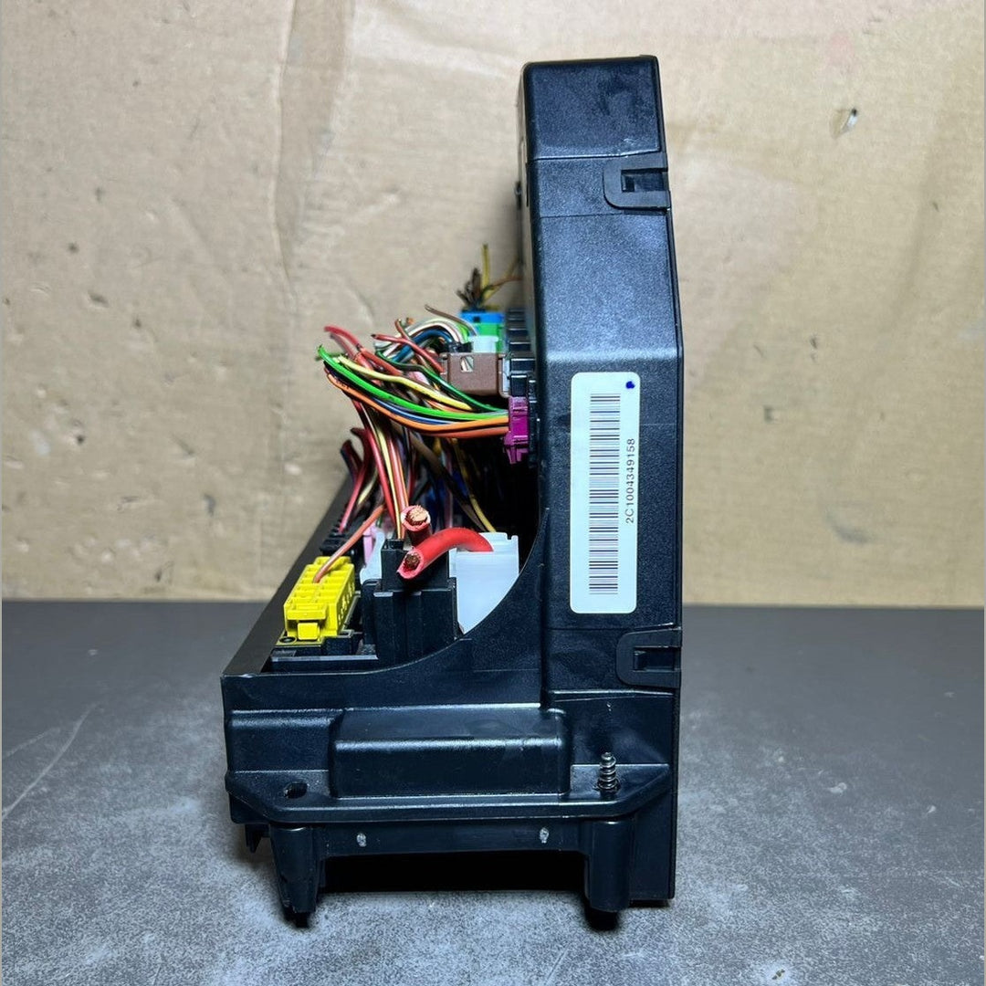 10-16 Mercedes-Benz W212 W204 Front SAM Module Relay Fuse Box A212 9000006 OEM