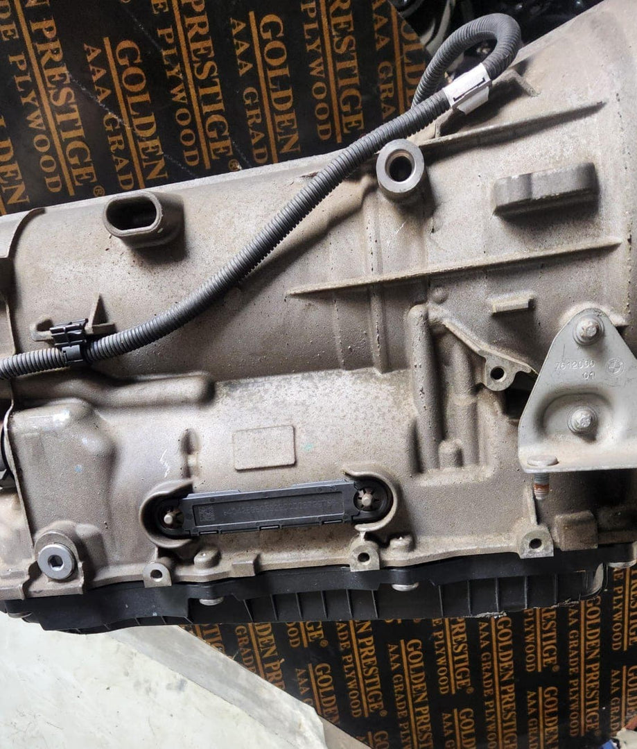 2014-2016 BMW 520i Automatic Transmission Gearbox 8632475 GASOLINE F10 OEM 8HP45