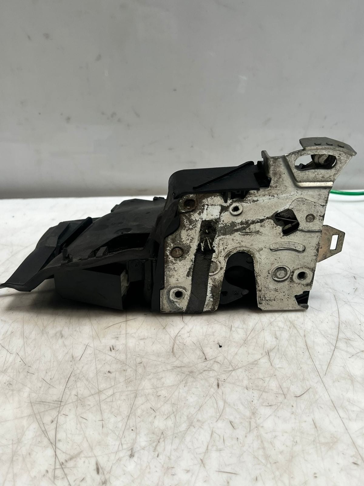 BMW 5 Series E39 Front Door Lock Mechanism Front Right 8235114 OEM