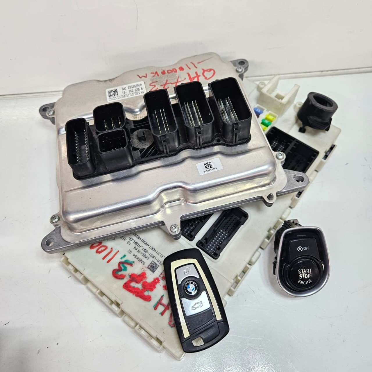 8625241-BMW F20 F21 F30 F31 N30 Engine Control Unit MEVD17.2.5 DME Key Set