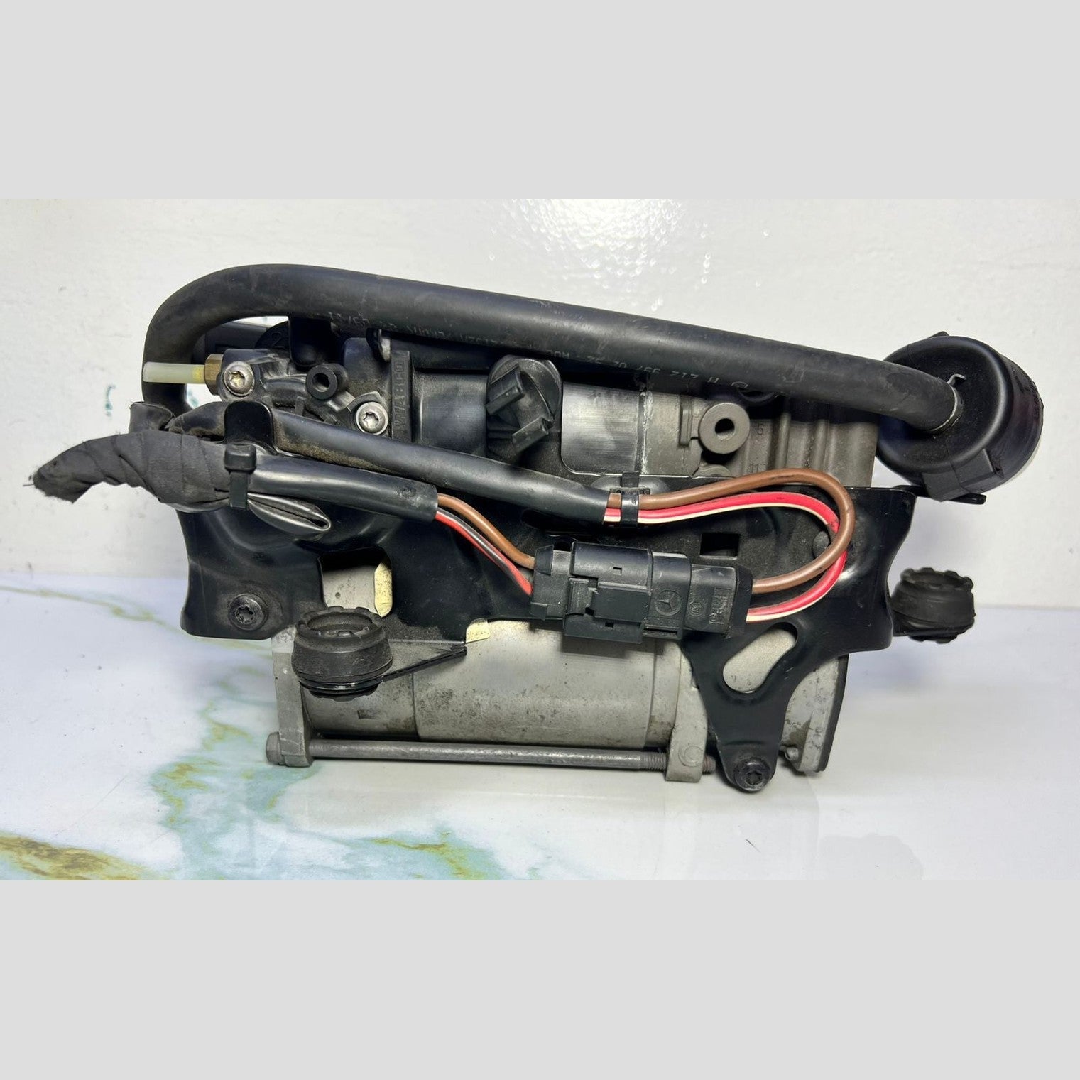 2012 Mercedes-Benz E300 Air Suspension Compressor A2123200104 W212 and W218