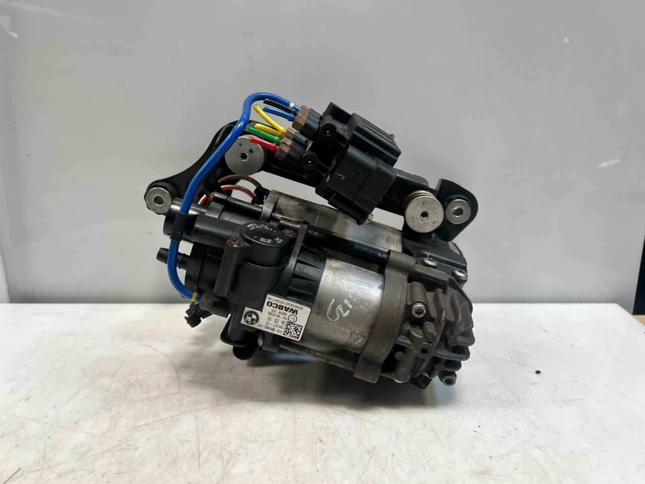 2015-2020 BMW 740i 7 Series G11 G12 Air Suspension Compressor Pump 443021002 OEM