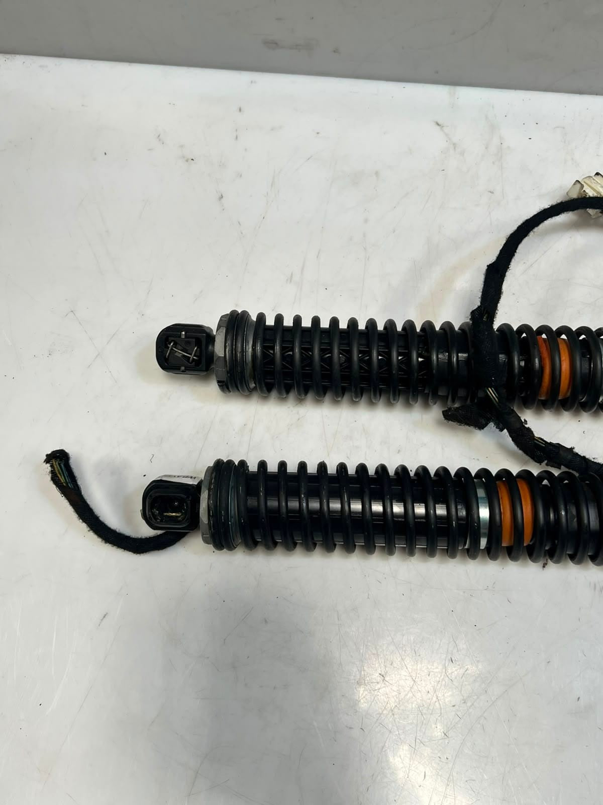 2009 BMW 7 Series F01 F02 F03 F04 750i TAILGATE Trunk Strut Damper 7185713 OEM