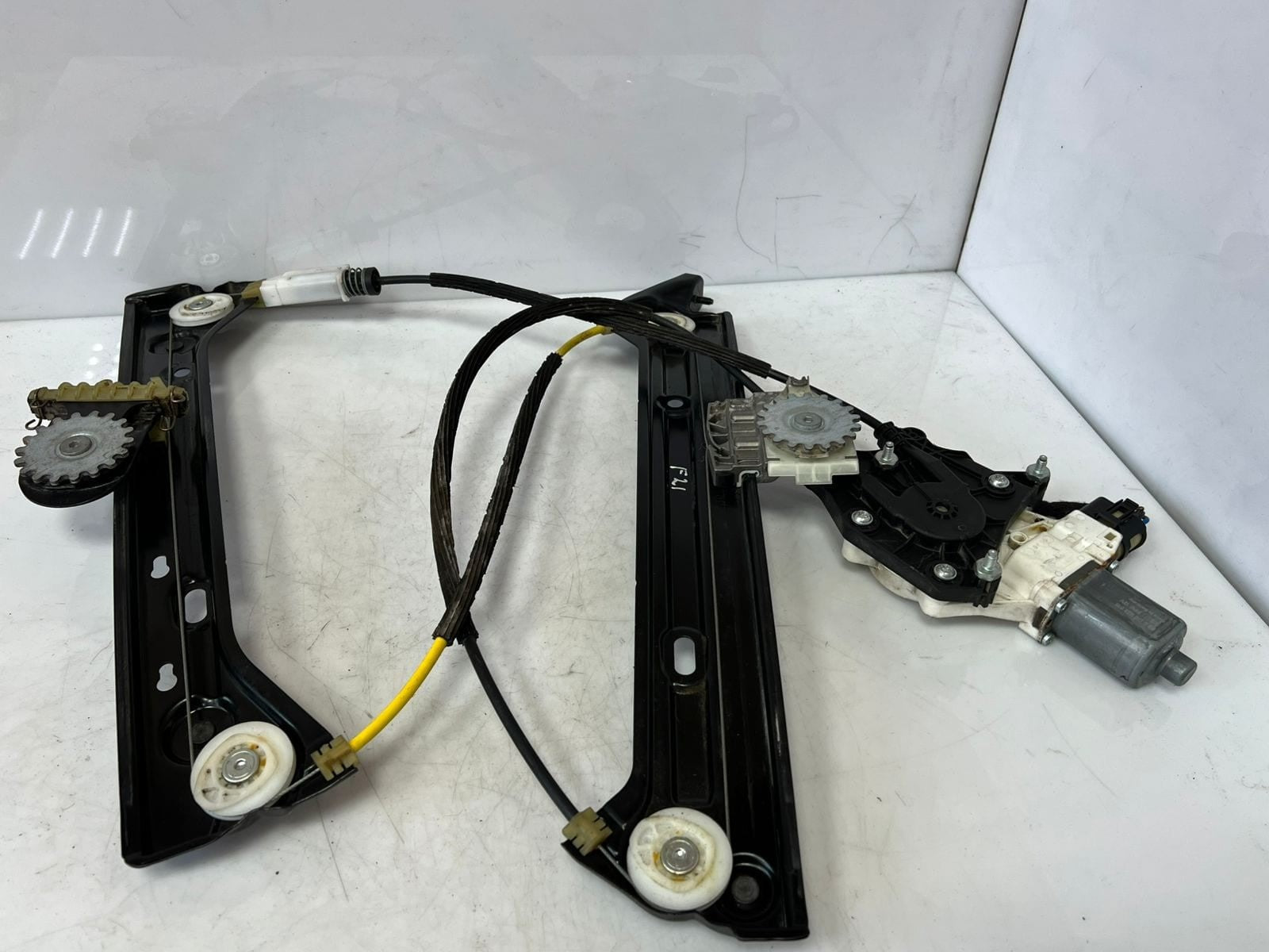 2014-2016 BMW 228i Front Right Window Regulator 7292120 2 Series F23 and 228i