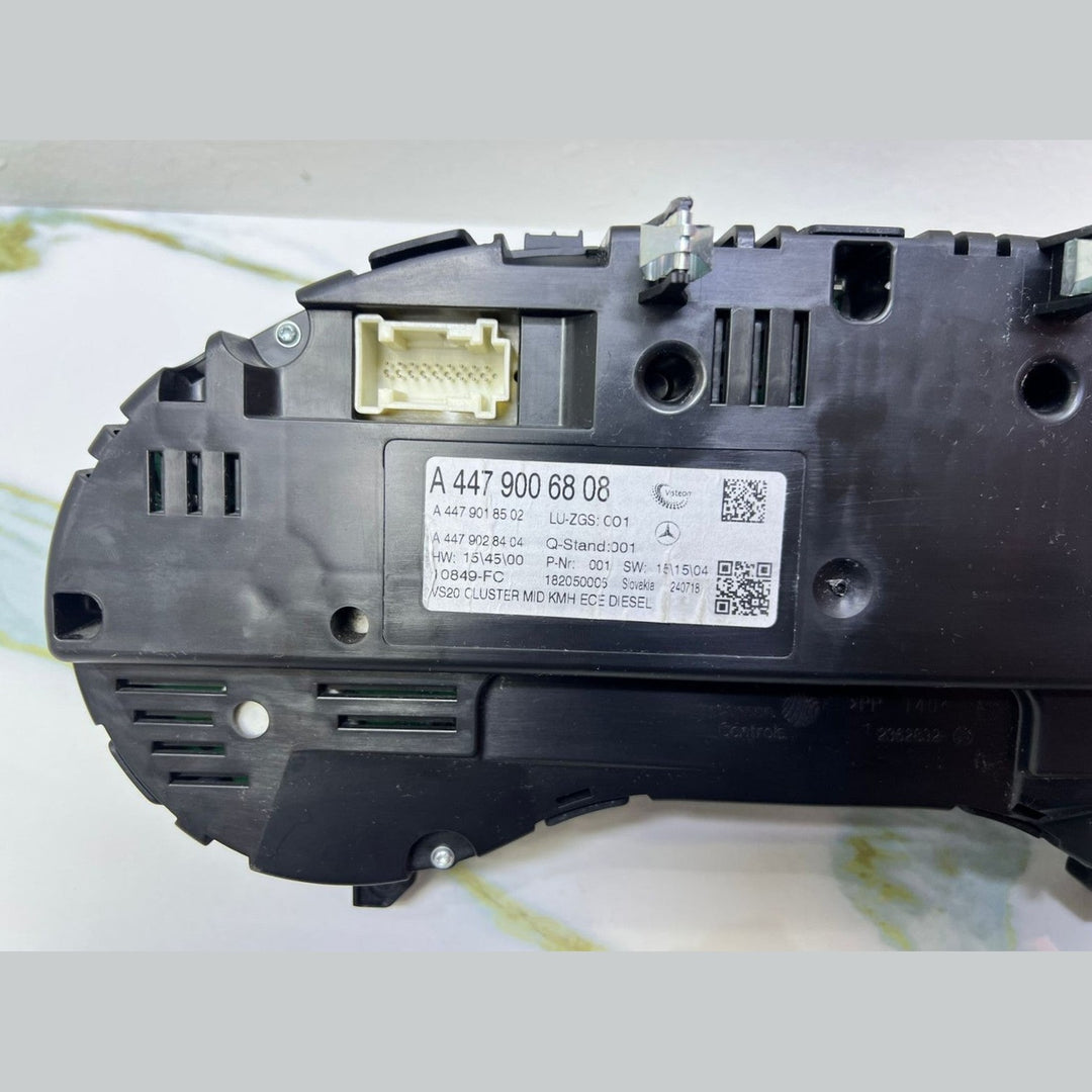 13-16 Mercedes-Benz W447 Vito Instrument Cluster Speedometer A447 9006808 OEM