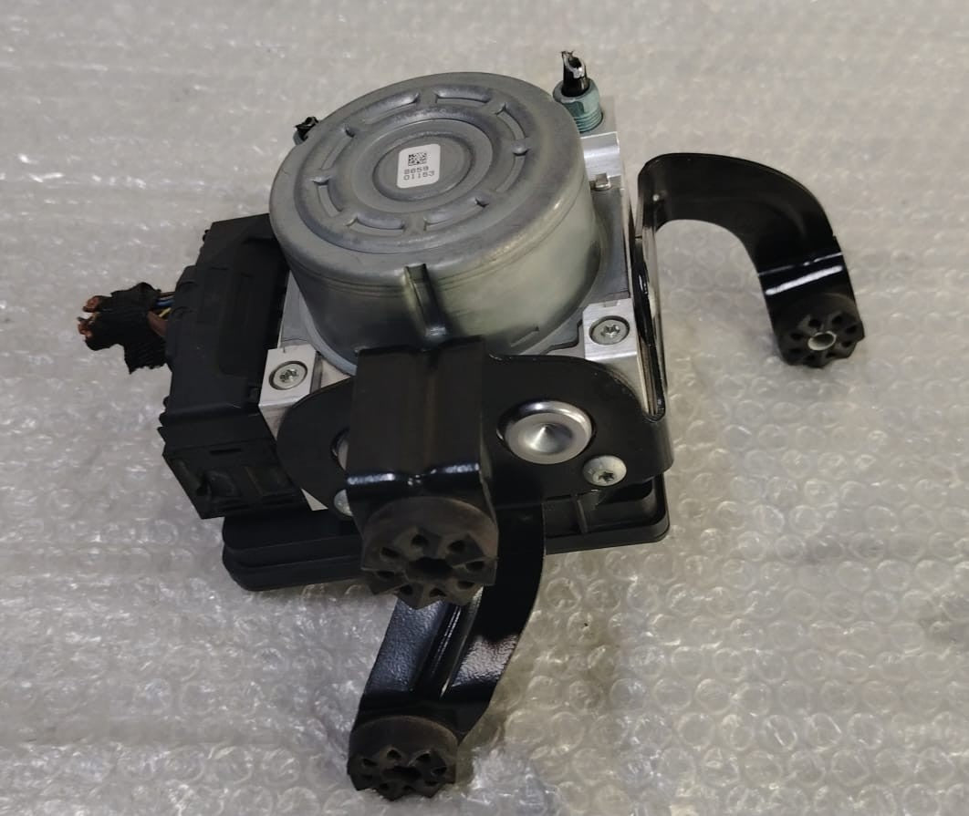 OEM BMW 3 Series Gt F34 2014 Diesel ABS Pump Assembly 6870914 6870913