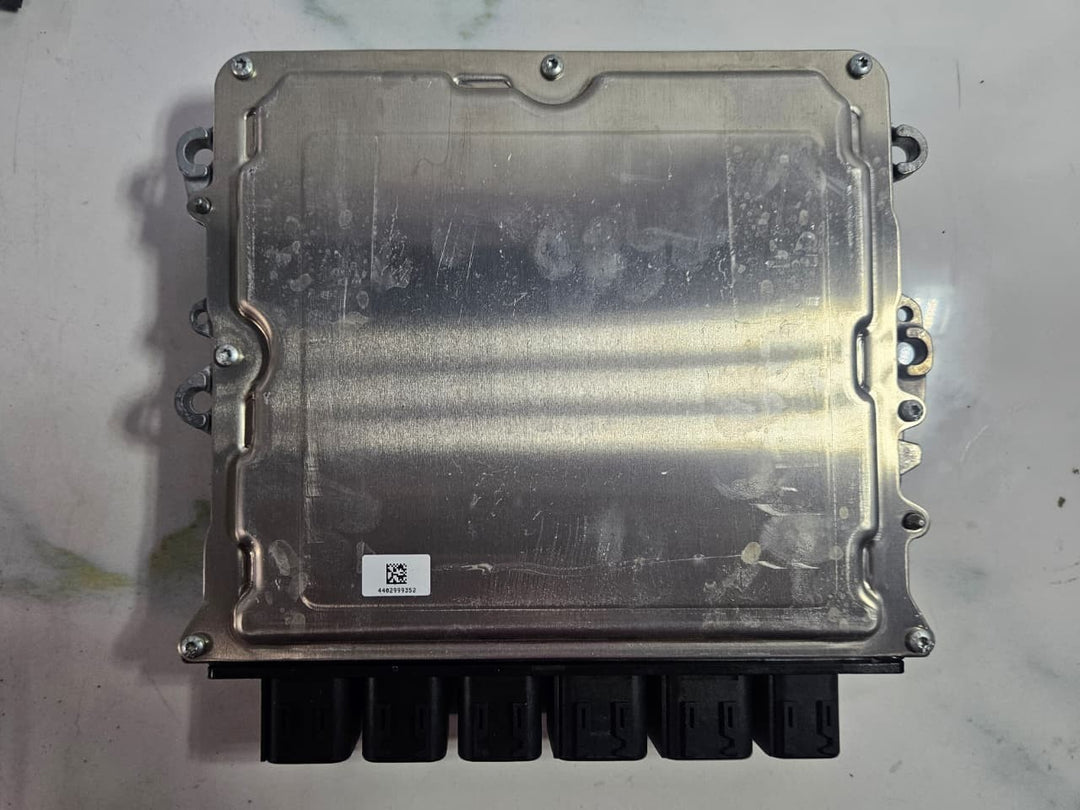 OEM BMW G07 BMW X7 30dX MAY 2022 ENGINE CONTROL ECU KIT DDE BOSCH 7828780 RHD