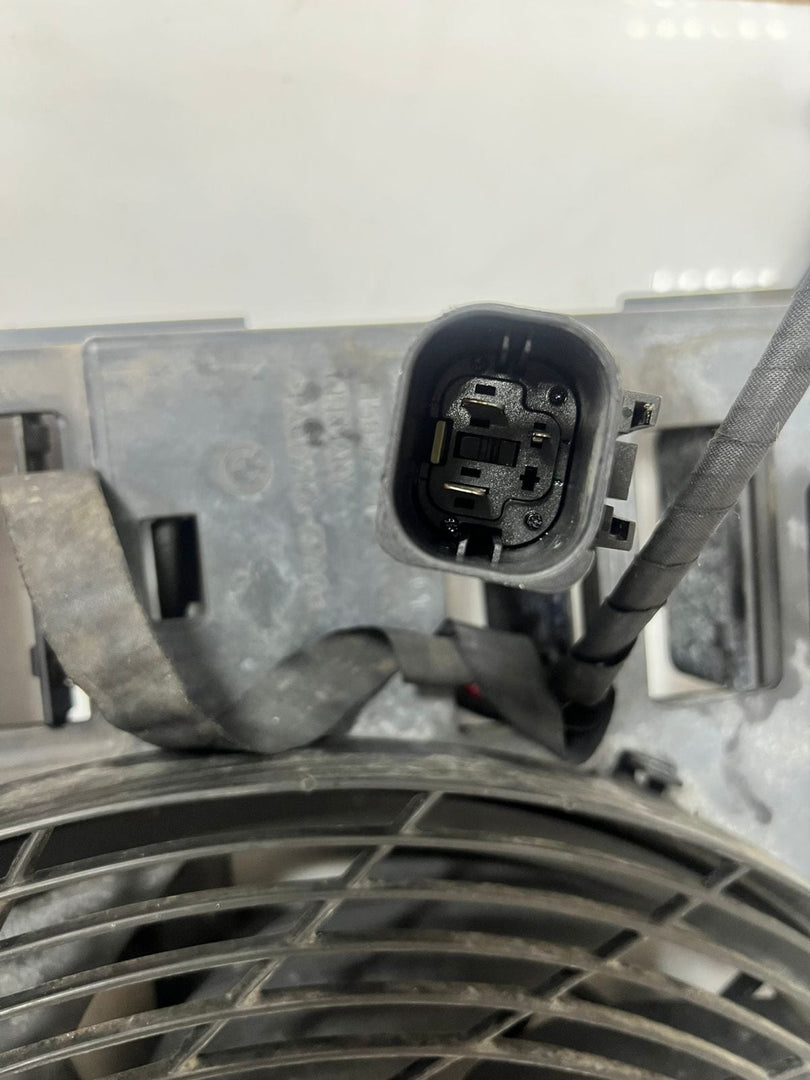 2006 BMW 760i Cooling Fan 6946372 E65 E66 760i 760Li E67 7 SERIES E65 E66