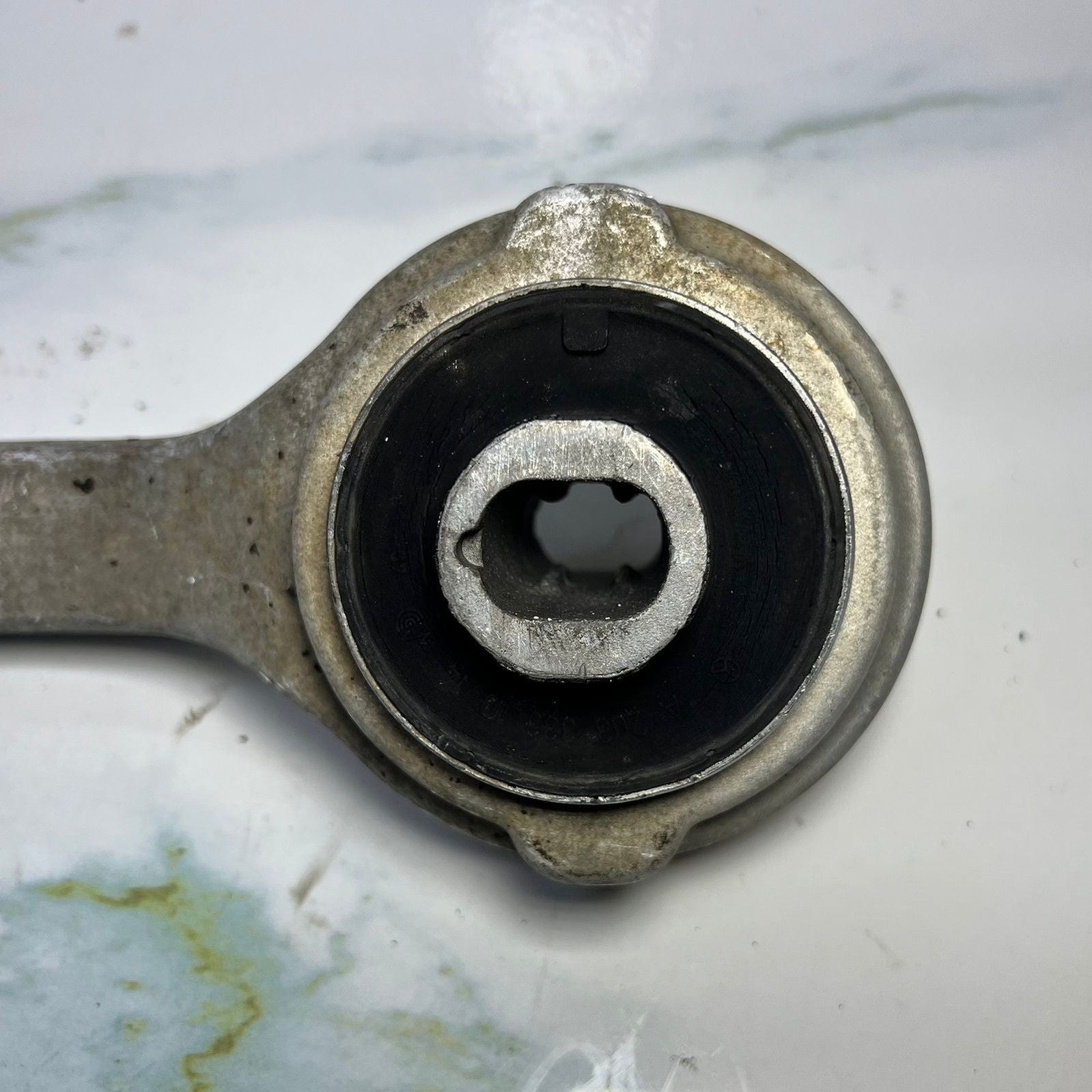 08-14 Mercedes W207 E350 C300 C350 Front Left Side Suspension Upper Control Arm