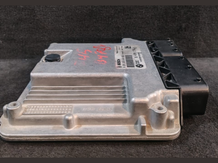 BMW 3 F30 F35 F31 ENGINE CONTROL UNIT/MODULE ECU ONLY OEM - 8470176