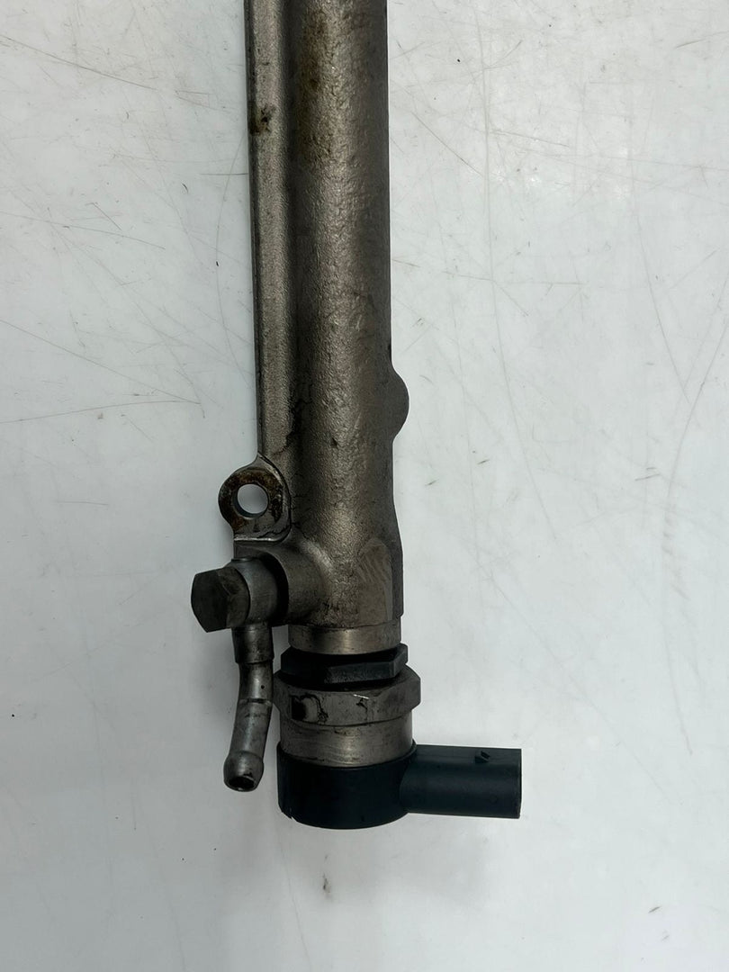 2002-2005 BMW 745i 7 Series E65 E66 E67 E60 E83 X3 Fuel Rail INJECTOR 7795514 
