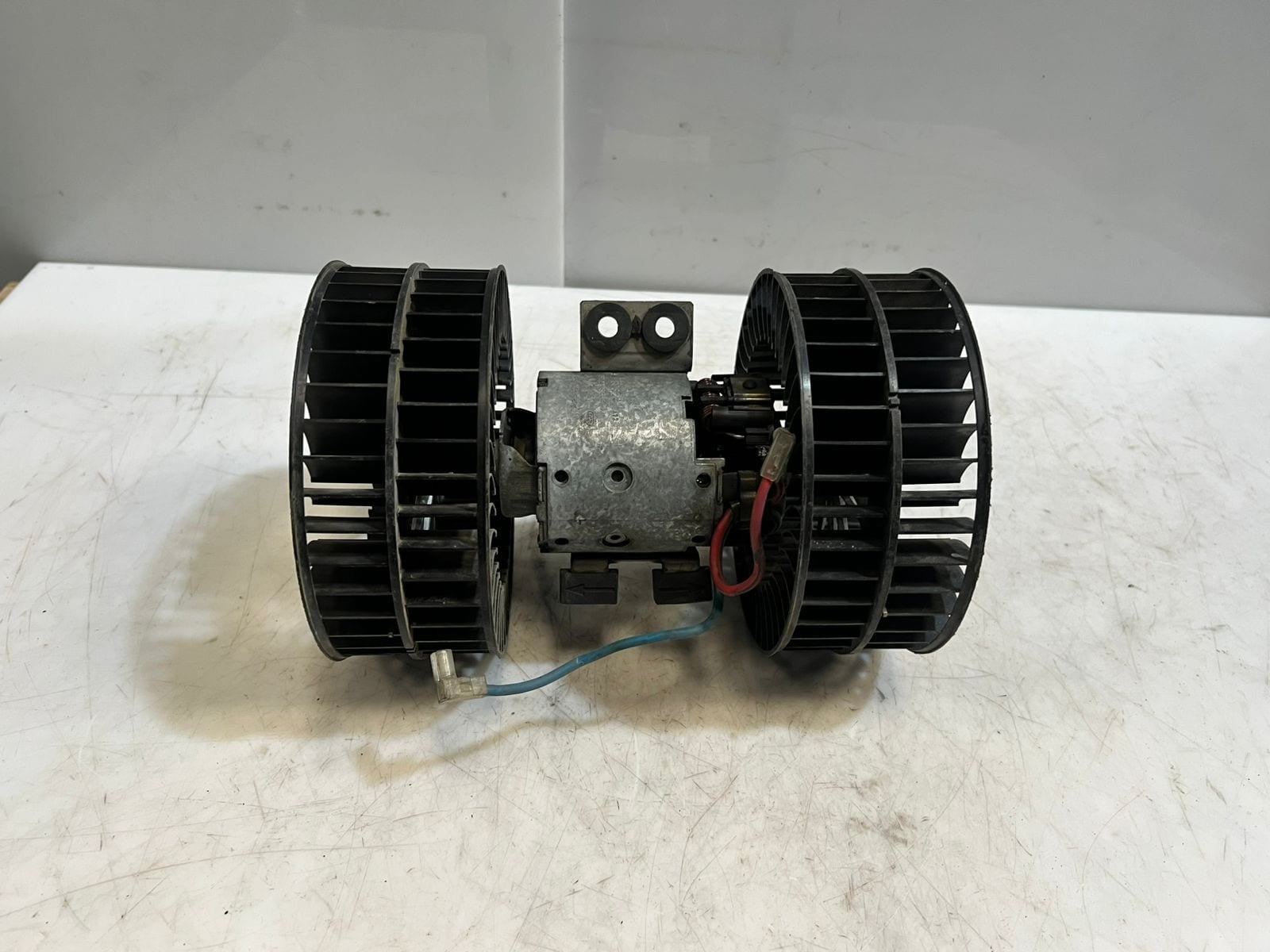 BMW 725 728 730 735 750 740 Hvac Blower Motor Assembly Front 8391809 OEM