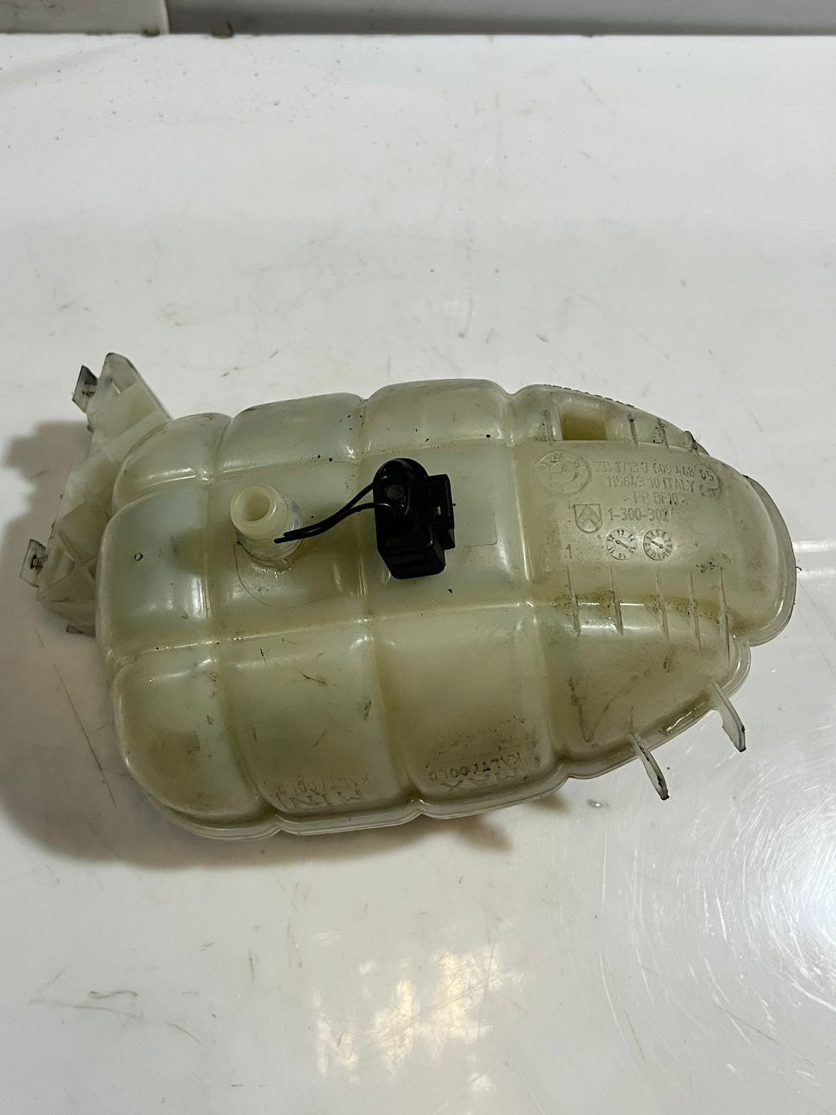BMW 1 2 3 4 SERIES F20 F21 F30 F32 F36 RADIATOR Coolant Expansion Tank 7609468