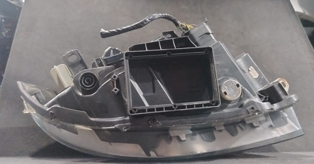 BMW 1 SERIES E81 E82 E87 E88  LEFT SIDE  HEADLIGHT LAMP  -7249651