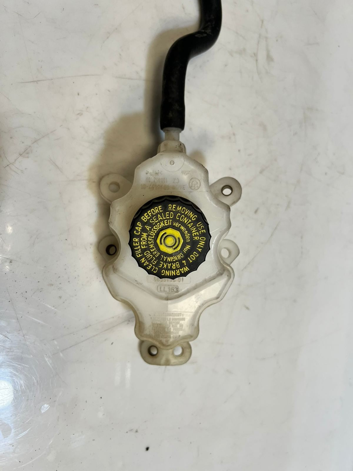 2022-2025 BMW iX 120 40 XDRIVE Brake Fluid Reservoir Expansion Tank 6898196 OEM