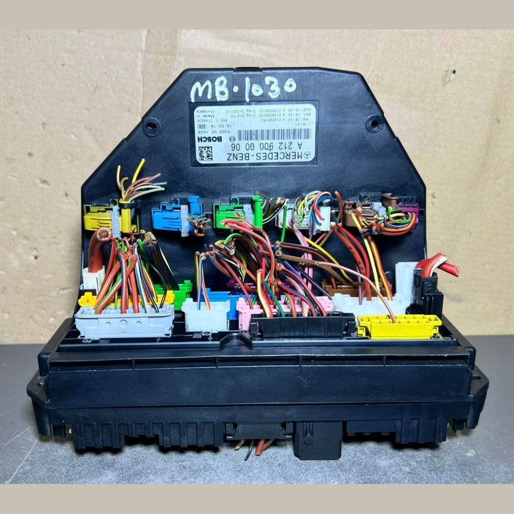 10-16 Mercedes-Benz W212 W204 Front SAM Module Relay Fuse Box A212 9000006 OEM
