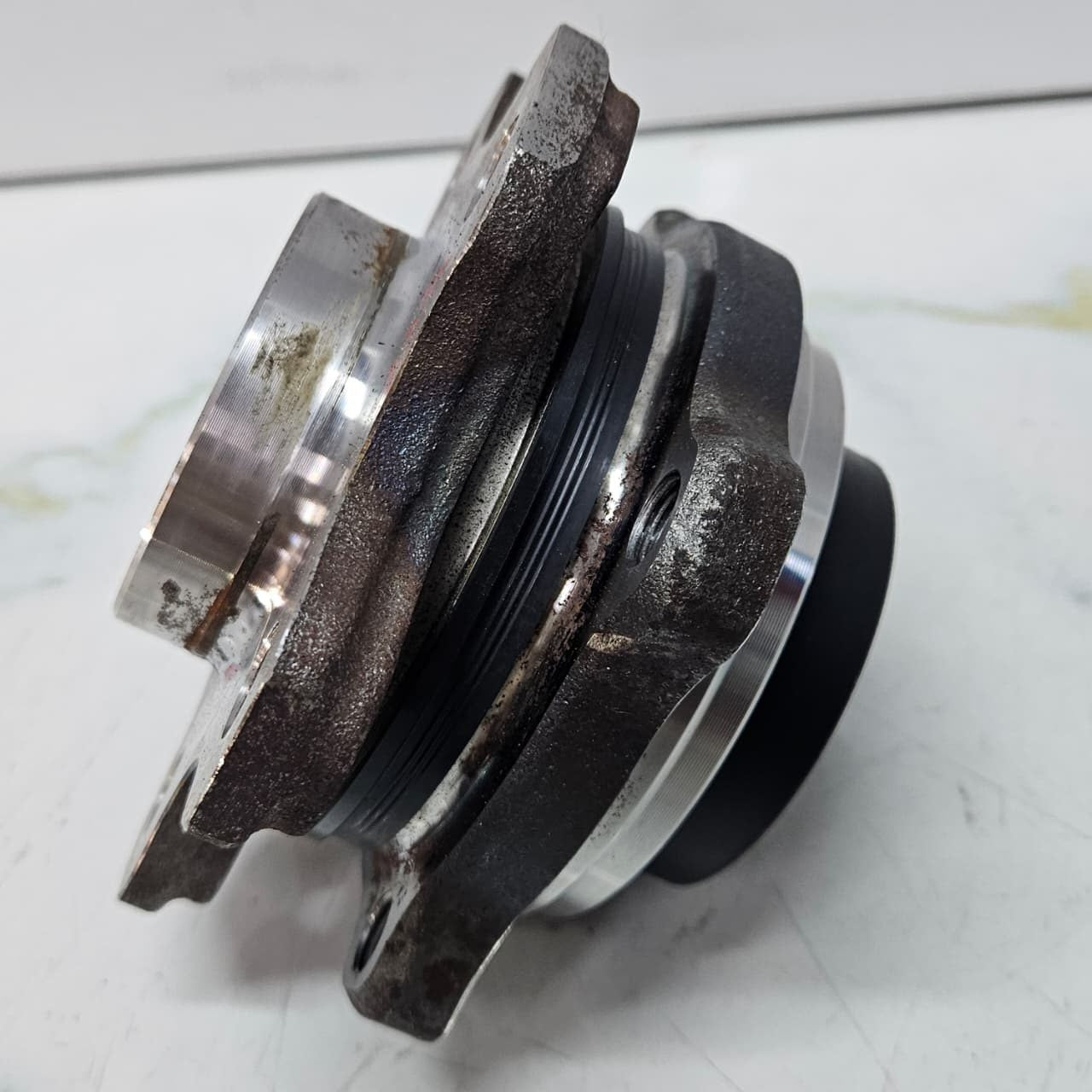 OEM BMW G20, G21, G30, G31, G38, G01 Wheel Hub With Bearing 6871193