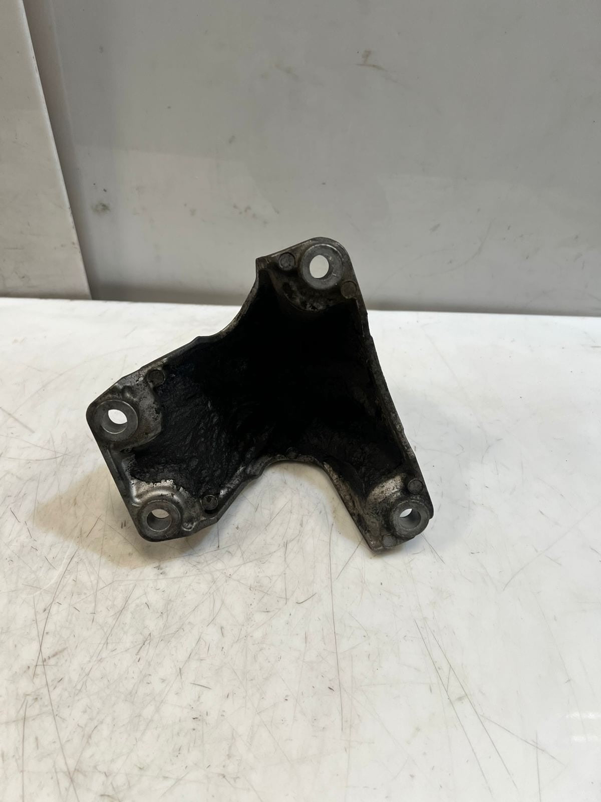 BMW 5 Series F10 F11 525d xDrive Engine Mounting Bracket Right Aluminium 6793004