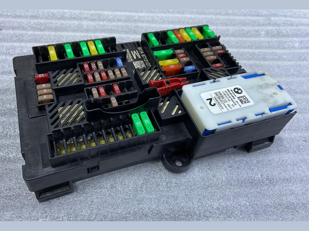 OEM BMW M5 M8 F90 F91 F92 F93 Rear Power Distribution Fuse Box 8713127