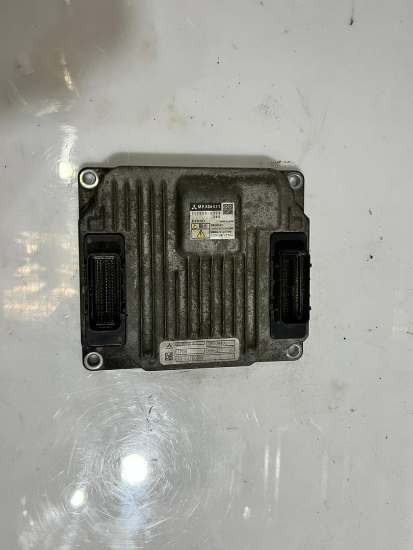Mitsubishi Fuso Fighter H24 FK64F Engine Control Unit 1125000370 ME306431