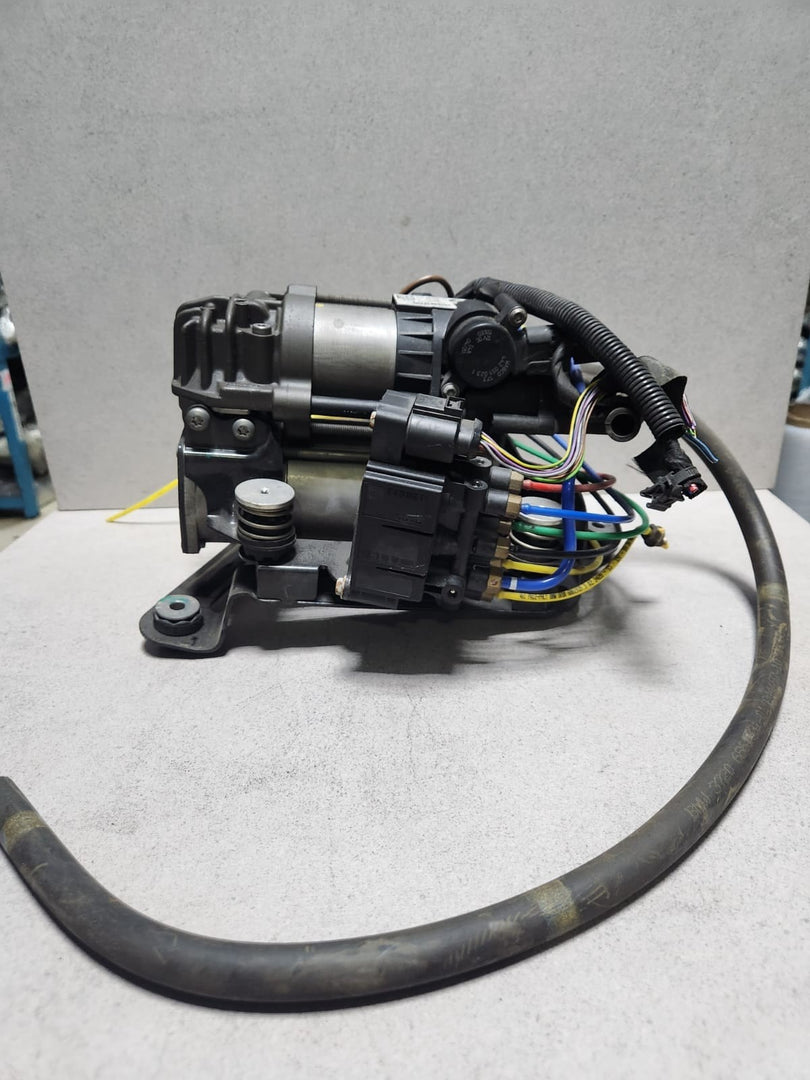 2015-2022 BMW 740i Air Suspension Compressor 6861882 7 Series G11 G12