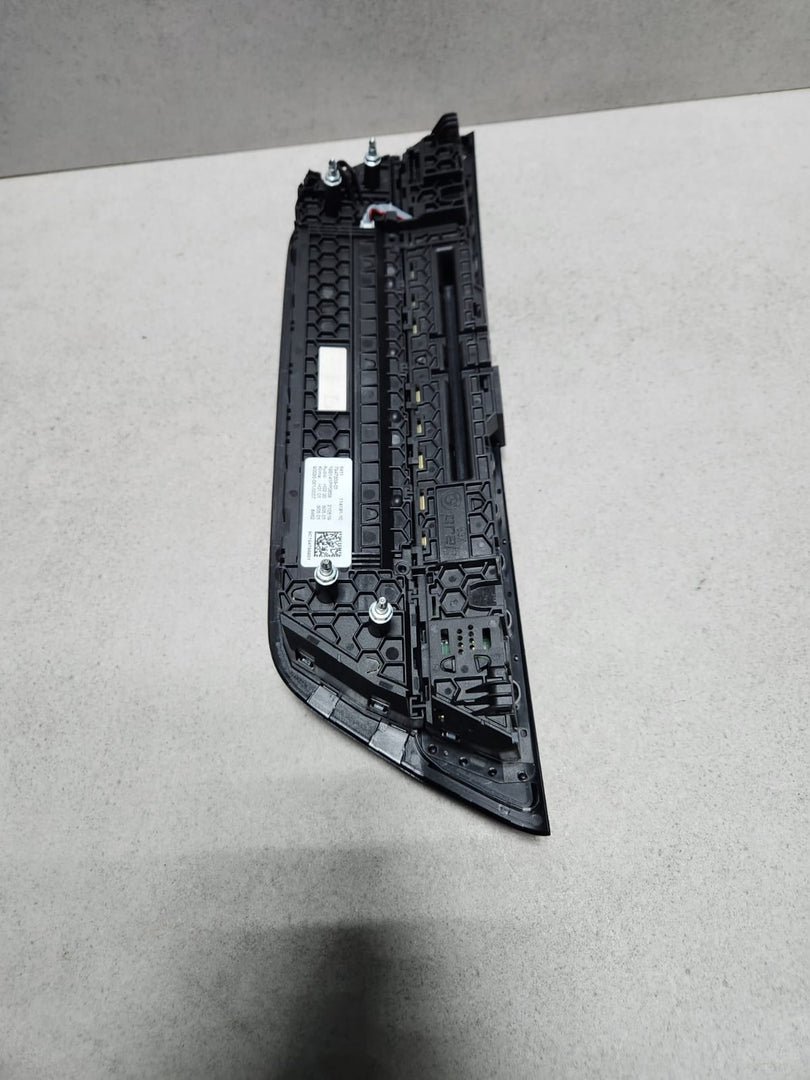 2019-2020 BMW 530e Climate Control And Audio Control Panel 7947859