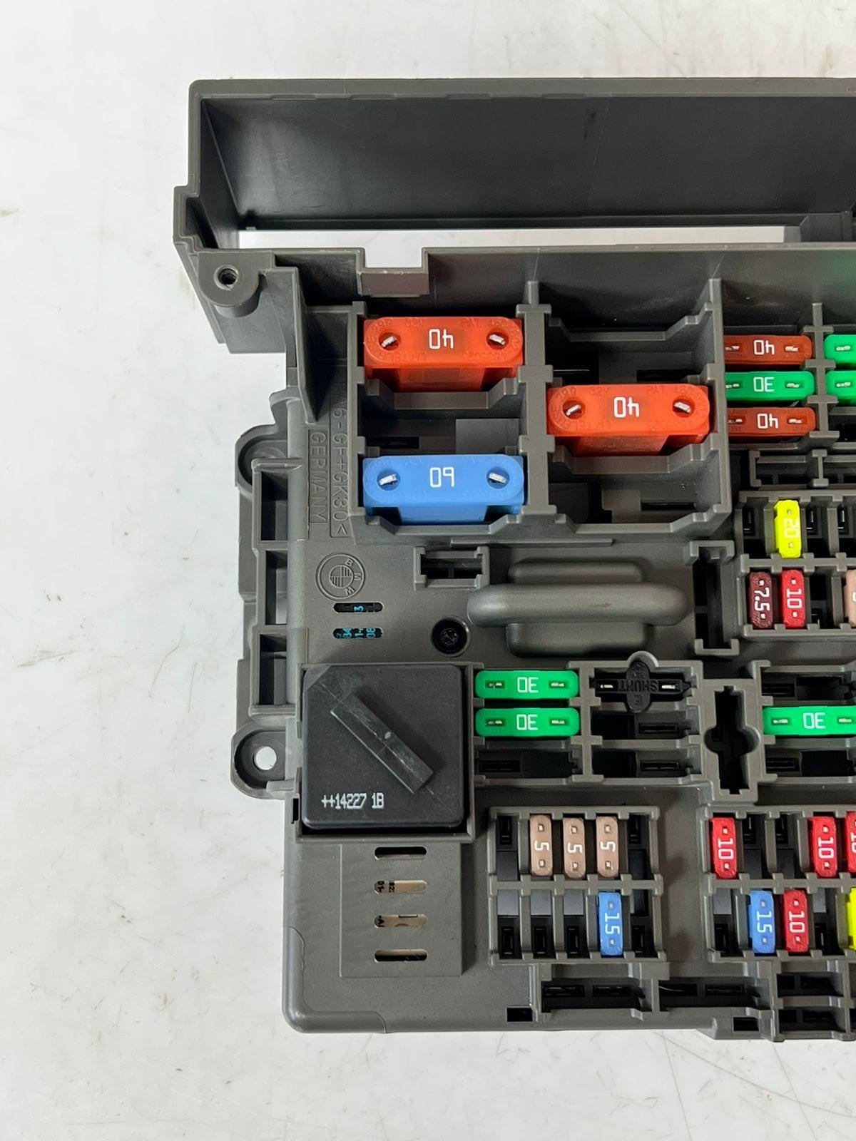 2007-2013 BMW 328i E90 E91 E92 E84 Front Power Distribution Fuse Box 9119444 OEM
