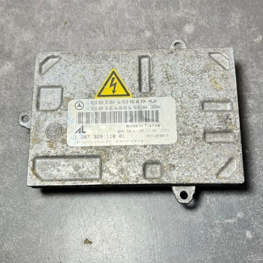 Mercedes Benz W221 Xenon Light Headlight Control Module Unit A216 8203585 OEM