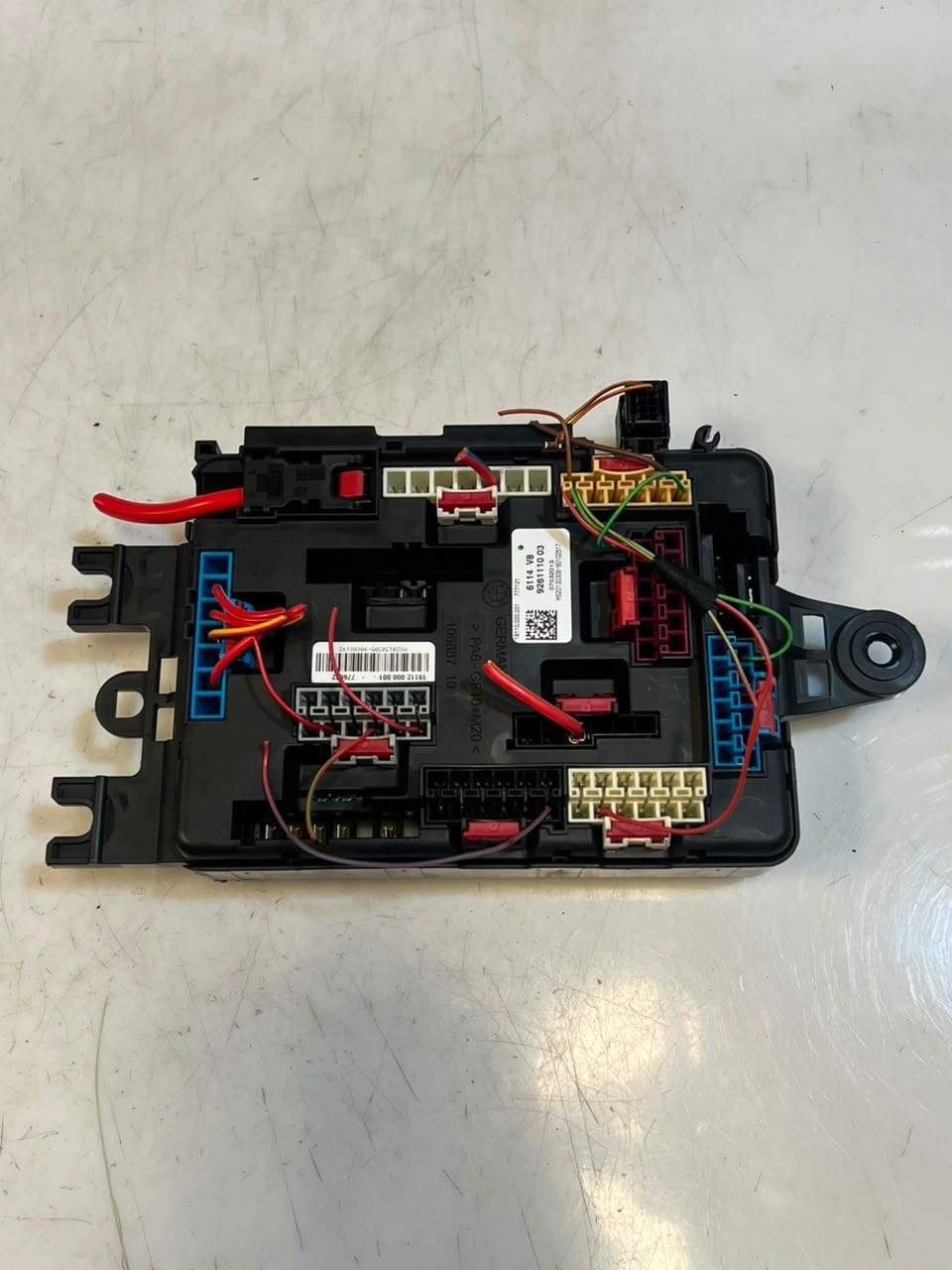 2012-2016 BMW 3 Series F30, F31, F35 328i 2.0 Diesel 135kw Fuse Box 9261110